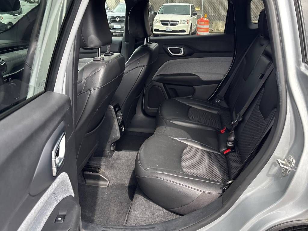 Used 2024 Jeep Compass Latitude AWD/4WD image 7