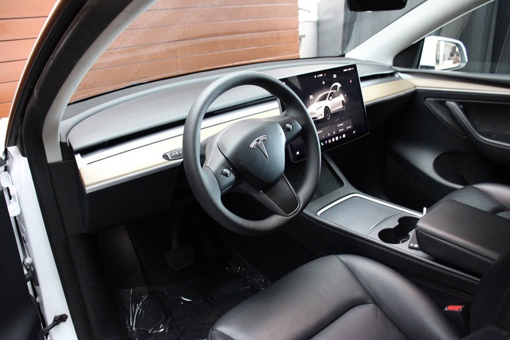 Used 2023 Tesla Model Y Long Range AWD/4WD image 20