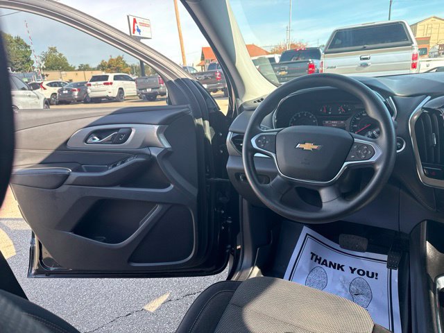 Used 2021 Chevrolet Traverse LS FWD image 17