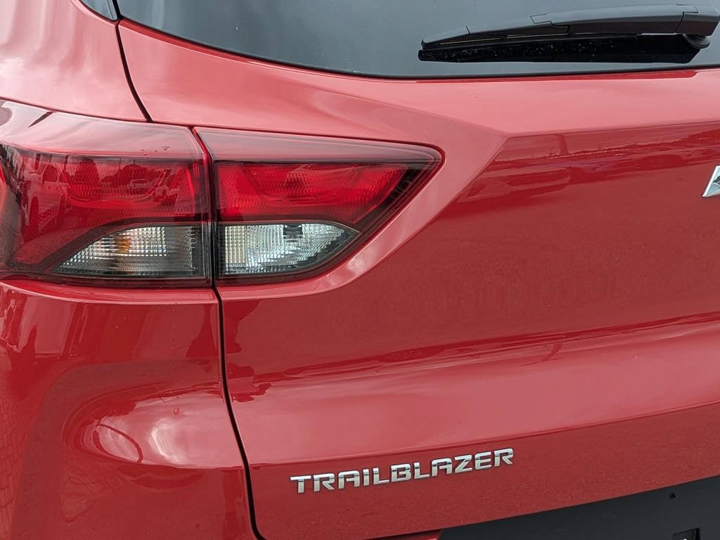 New 2026 Chevrolet TrailBlazer LT w/ LT Cold Weather Package FWD image 9