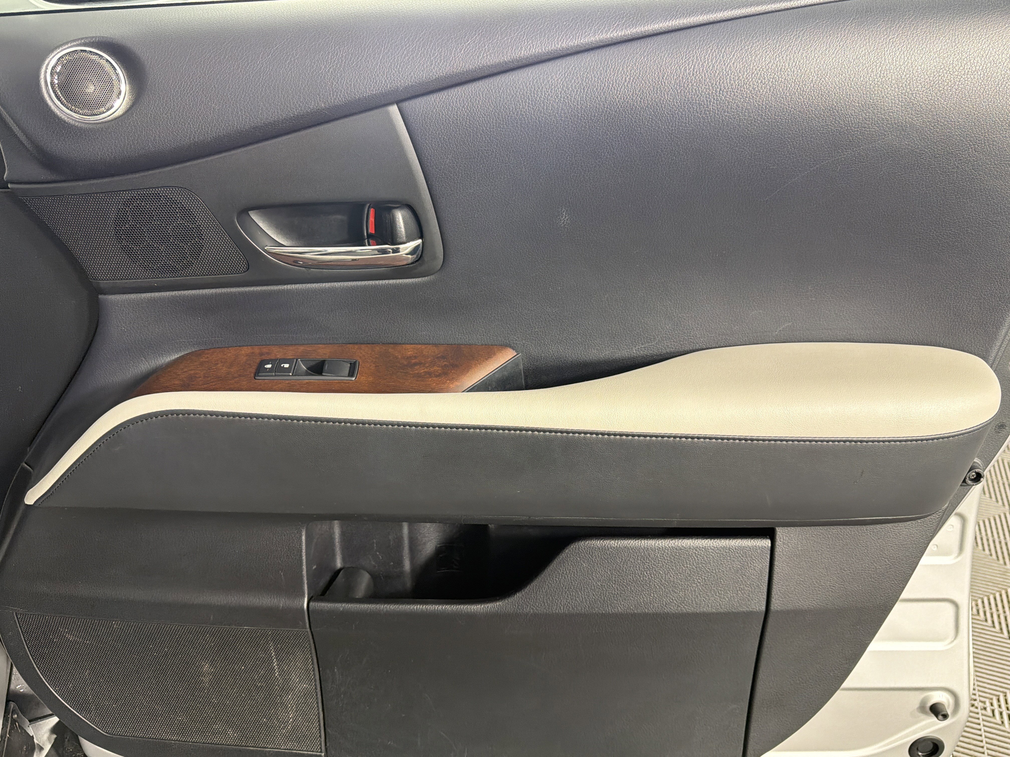 Used 2011 Lexus RX 450h AWD w/ Premium Pkg image 28