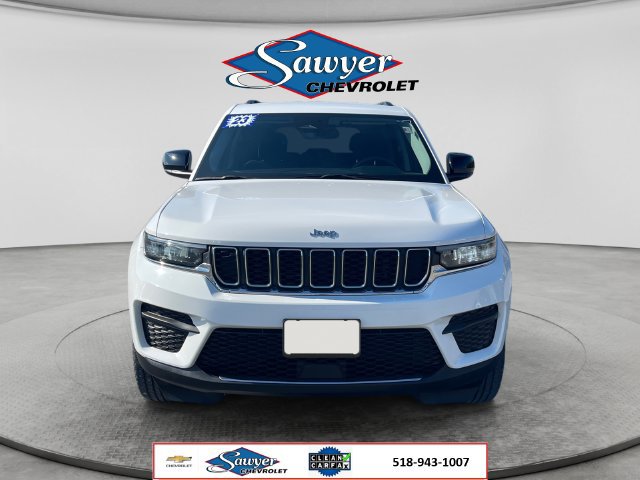 Used 2023 Jeep Grand Cherokee Laredo w/ Luxury Tech Group I AWD/4WD image 8