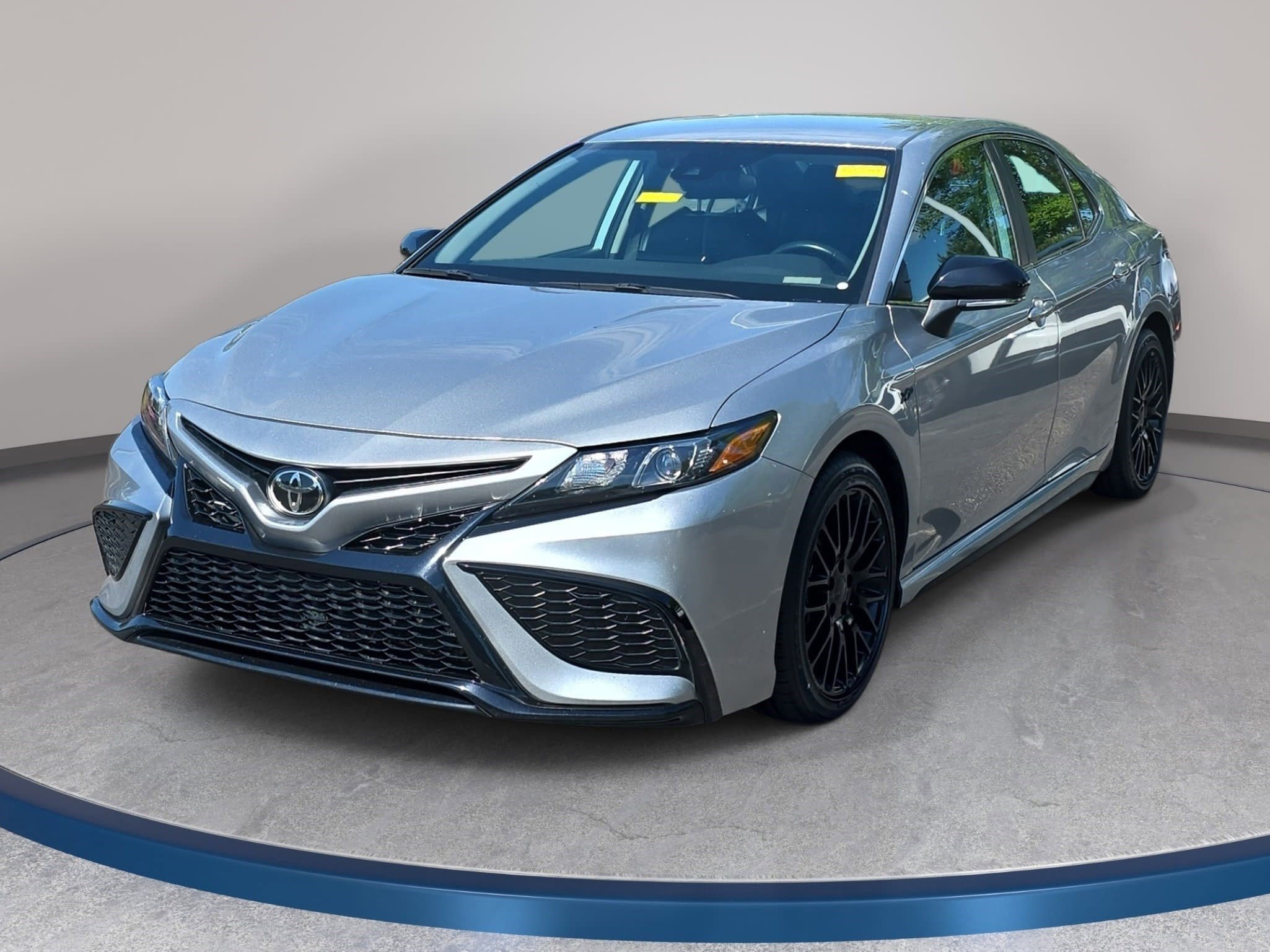 Used 2023 Toyota Camry SE FWD image 1