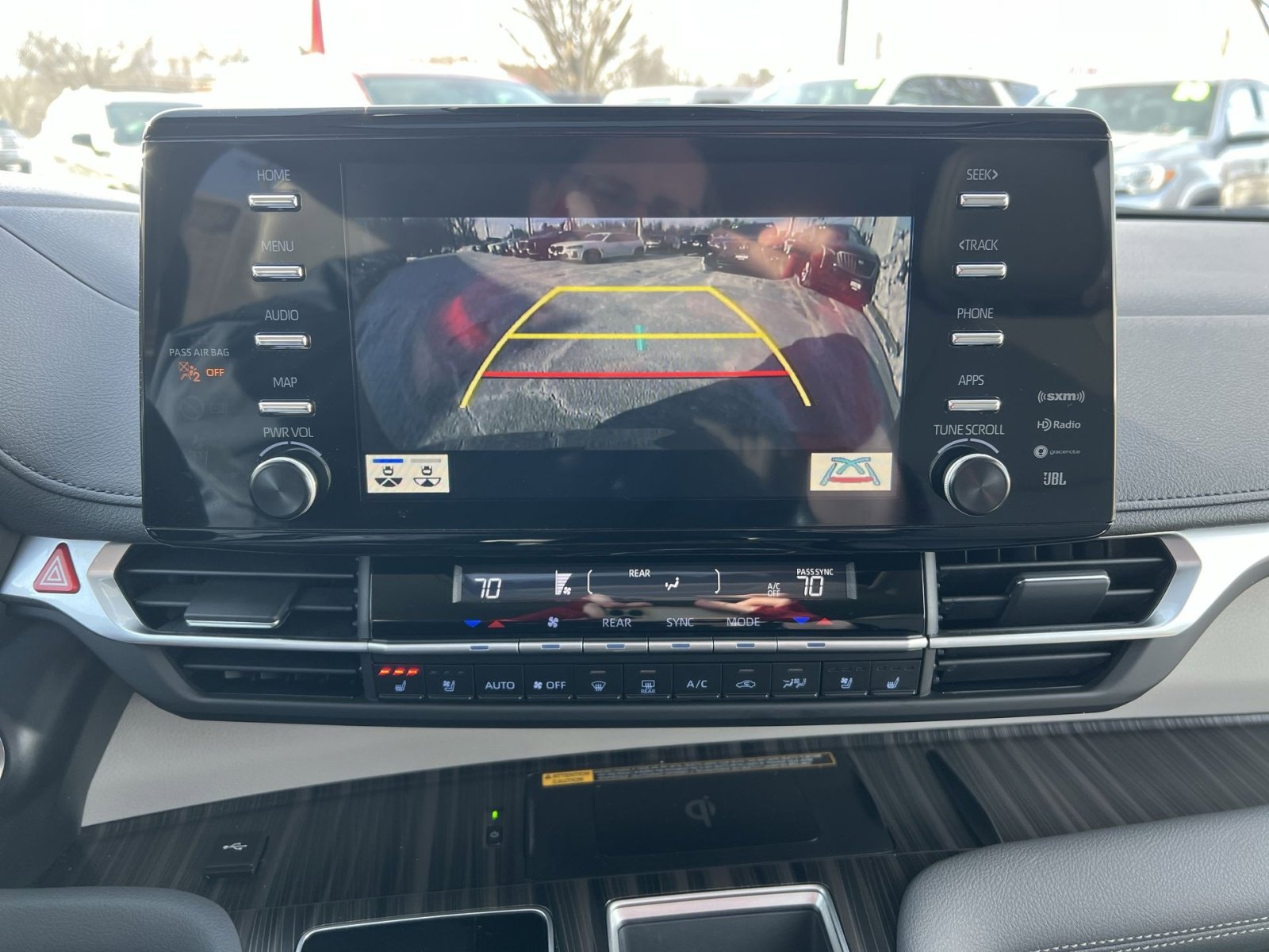 Used 2024 Toyota Sienna Limited image 19