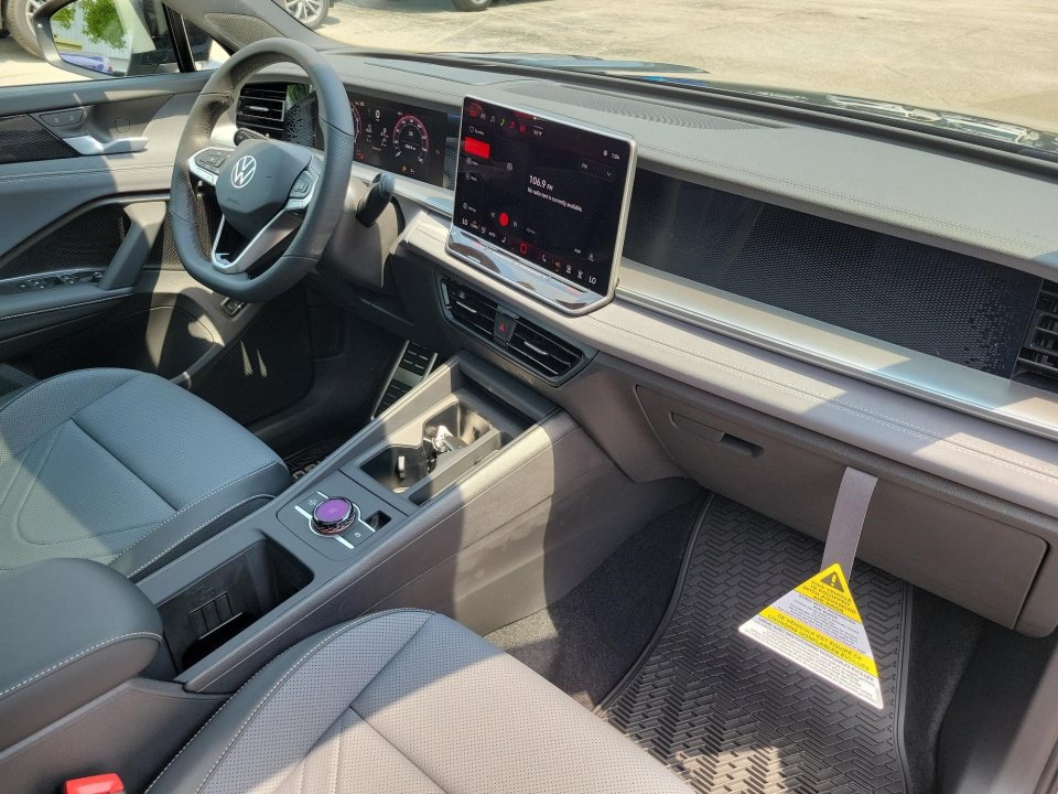 New 2026 Volkswagen Tiguan SE R-Line FWD image 28