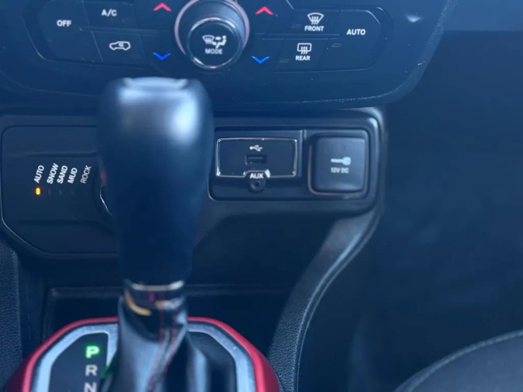 Used 2020 Jeep Renegade Trailhawk w/ Cold Weather Group image 31