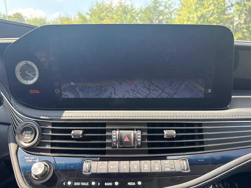 Used 2022 Lexus LS 500 w/ Interior Upgrade Package RWD image 20