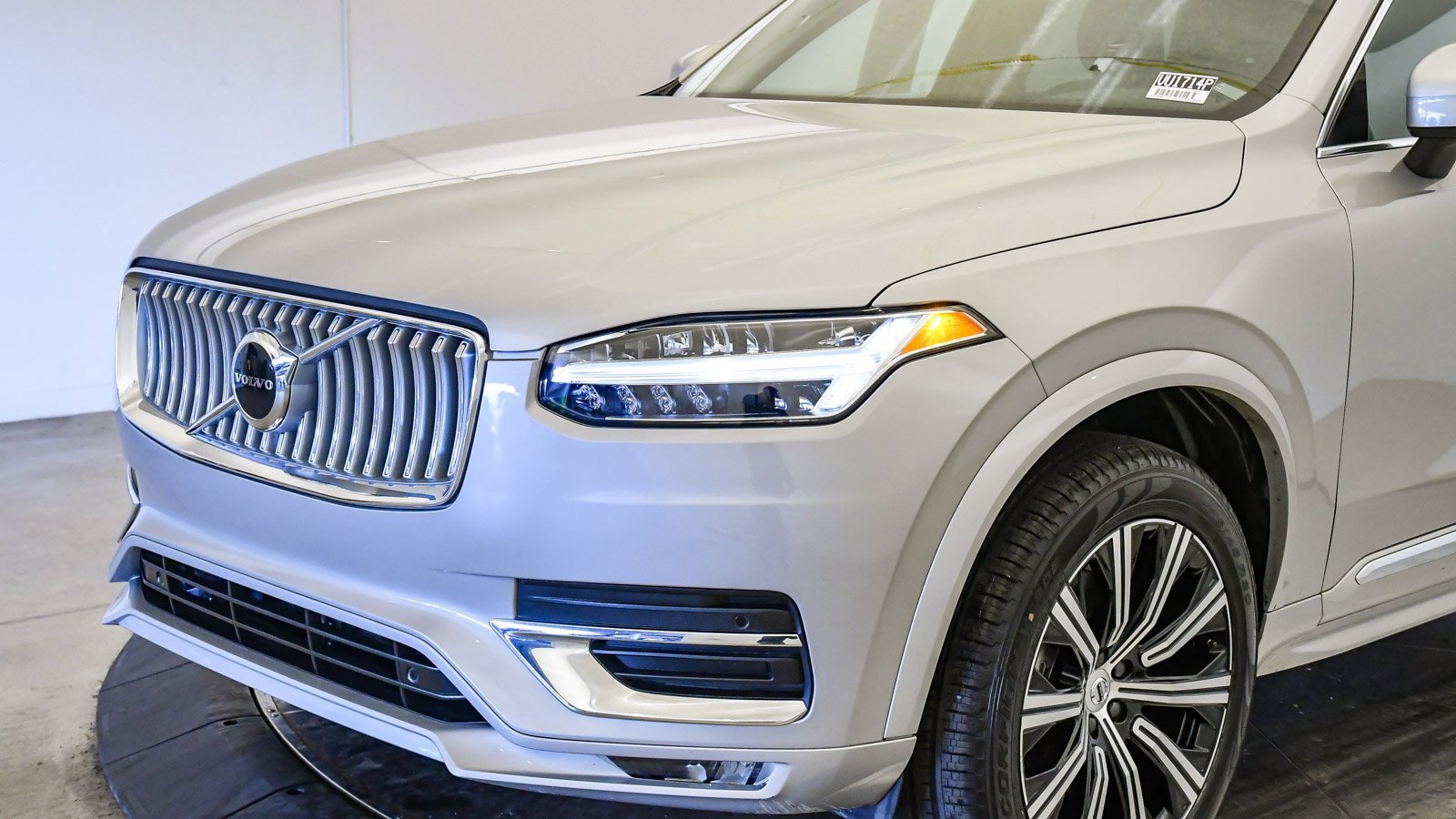 Certified 2025 Volvo XC90 B5 Core image 9