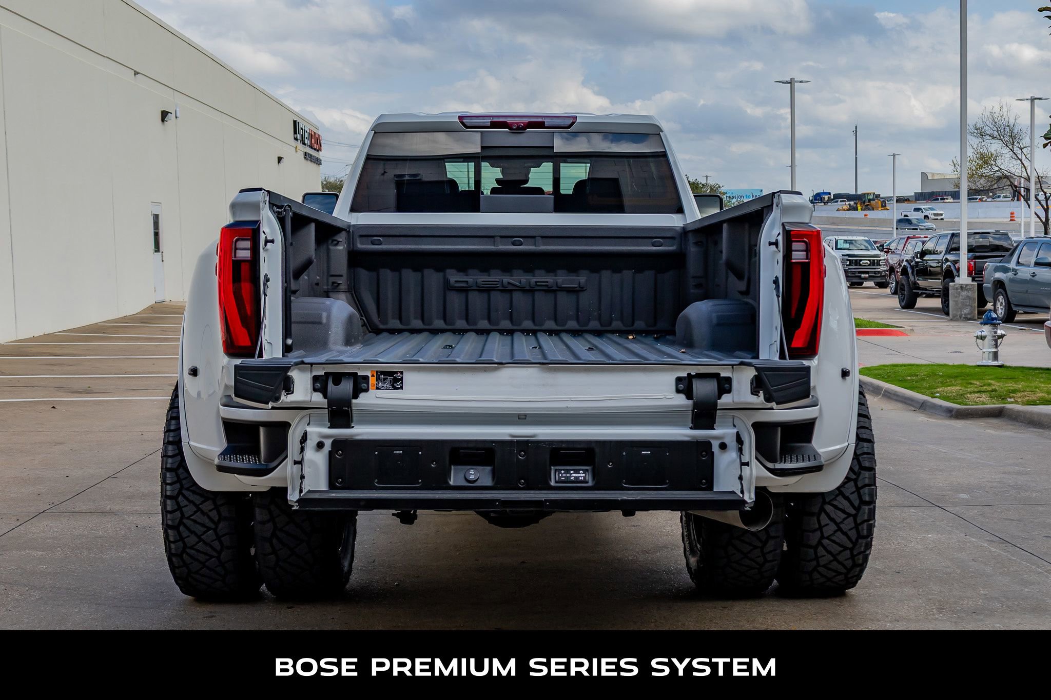 Used 2024 GMC Sierra 3500 Denali Ultimate image 9