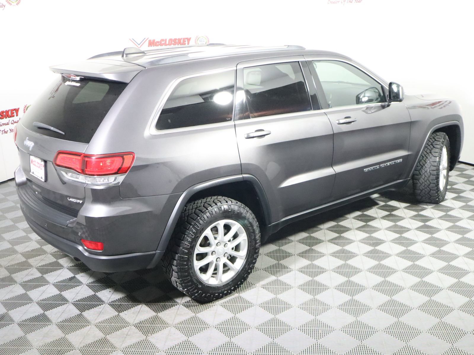 Used 2021 Jeep Grand Cherokee Laredo X AWD/4WD image 4