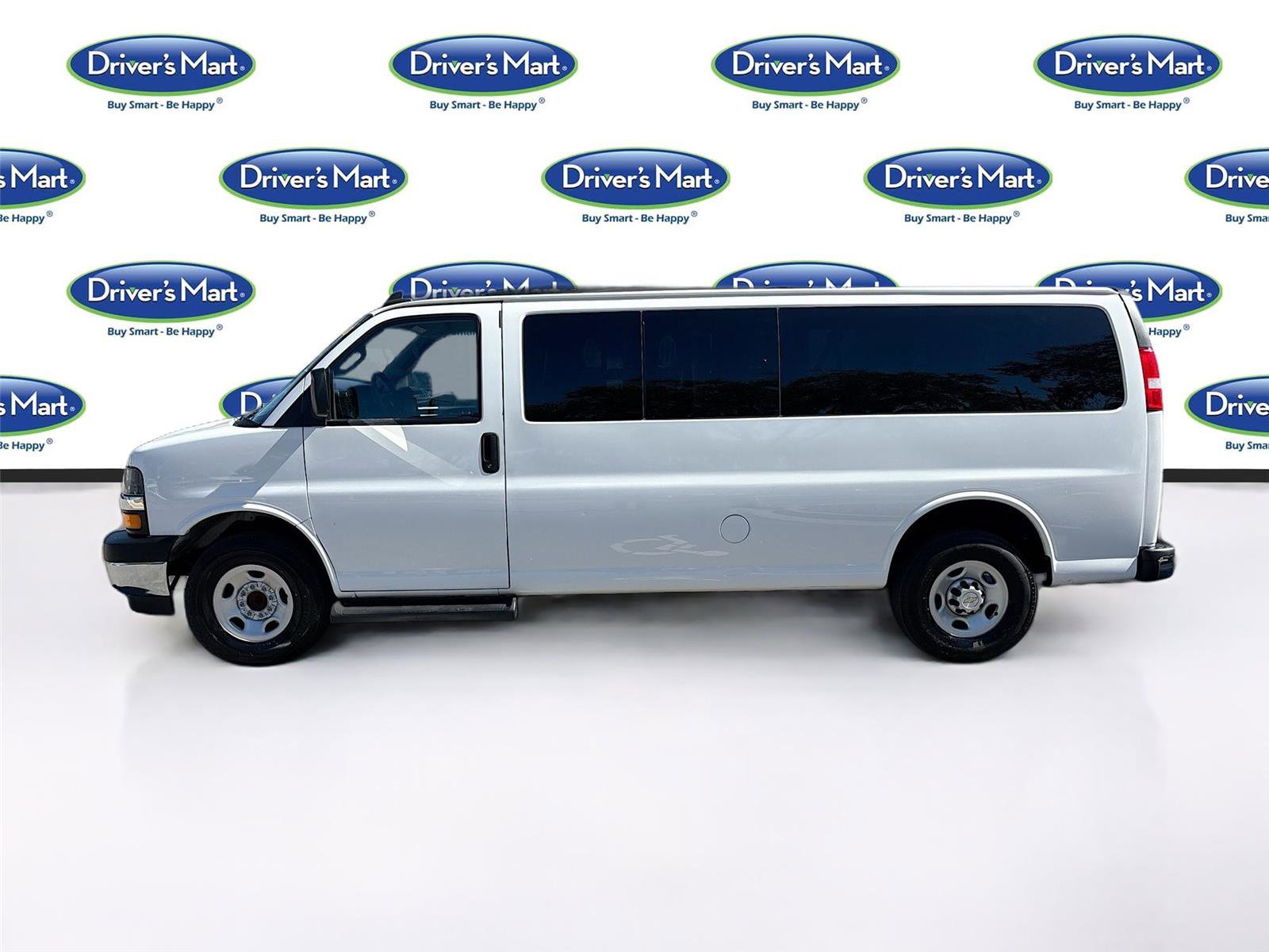Used 2023 Chevrolet Express 3500 LT w/ LT Preferred Equipment Group image 4