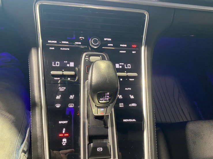 Used 2018 Porsche Panamera 4S AWD/4WD image 25