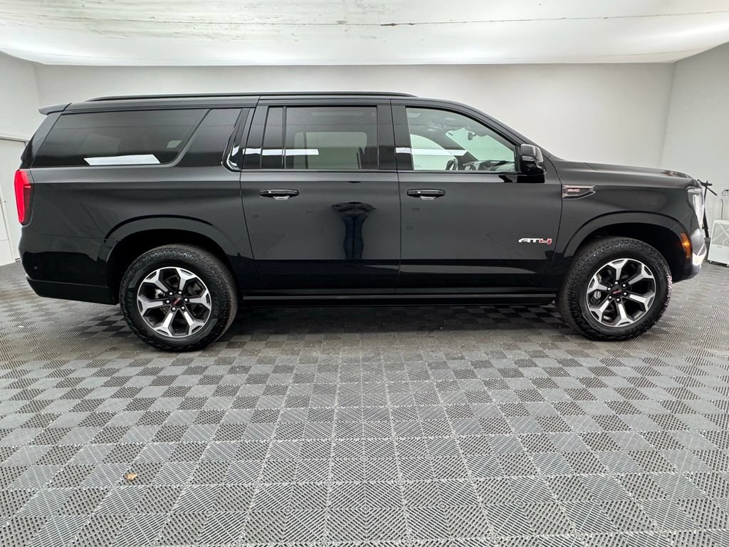 Used 2025 GMC Yukon XL AT4 Ultimate w/ LPO, Illumination Package AWD/4WD image 11