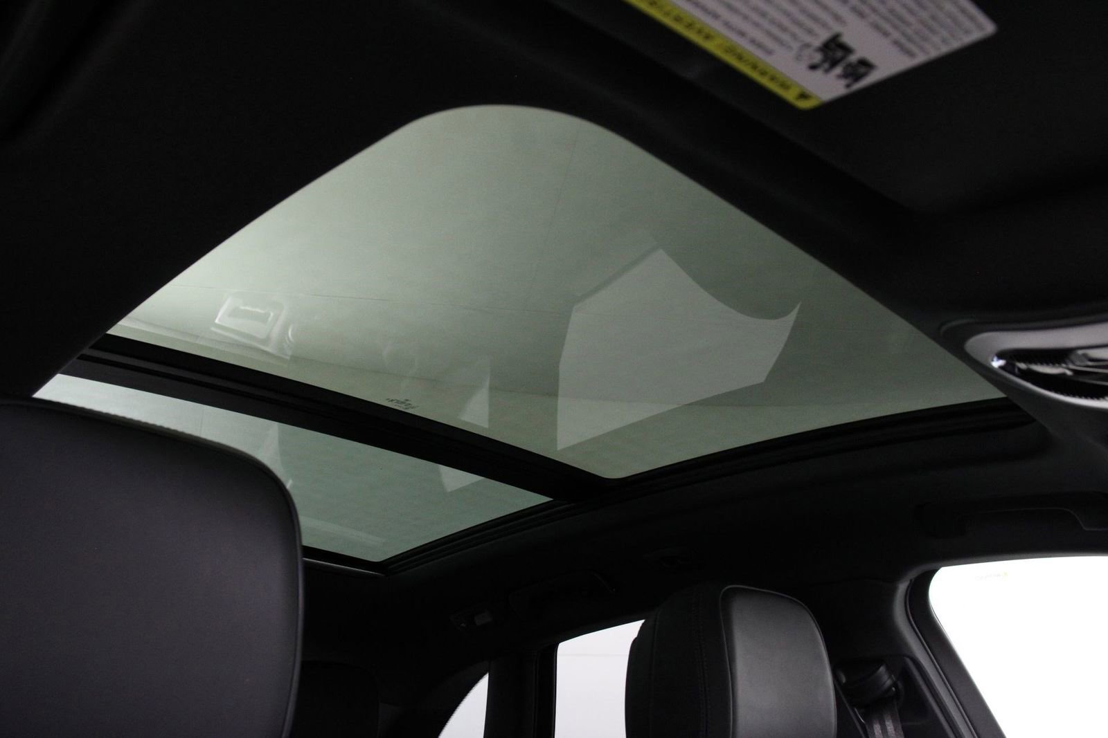 Certified 2025 Porsche Macan image 25