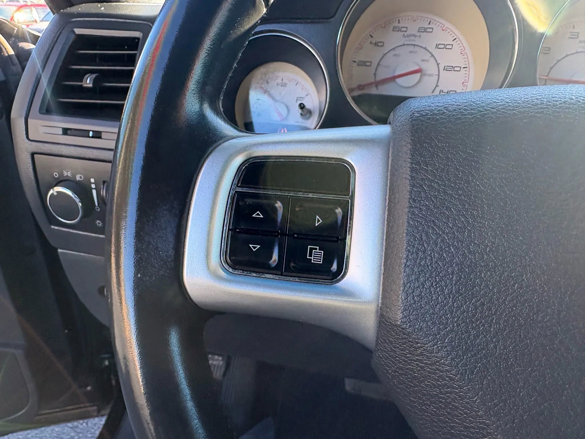 Used 2012 Dodge Challenger SXT image 15