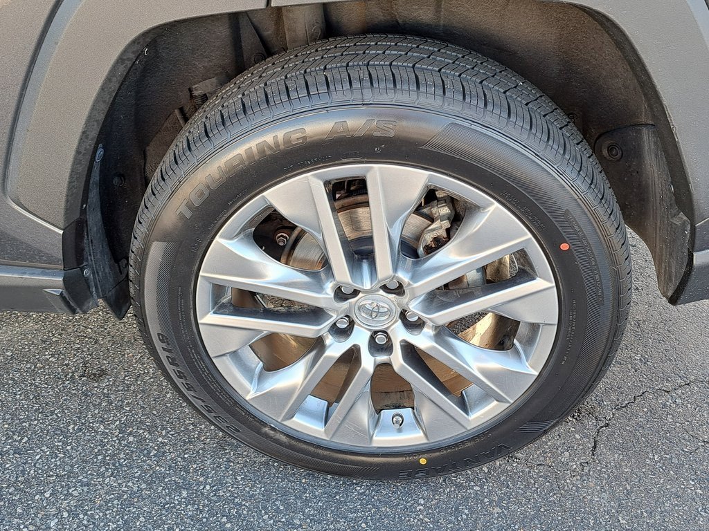 Used 2022 Toyota RAV4 XLE Premium image 41