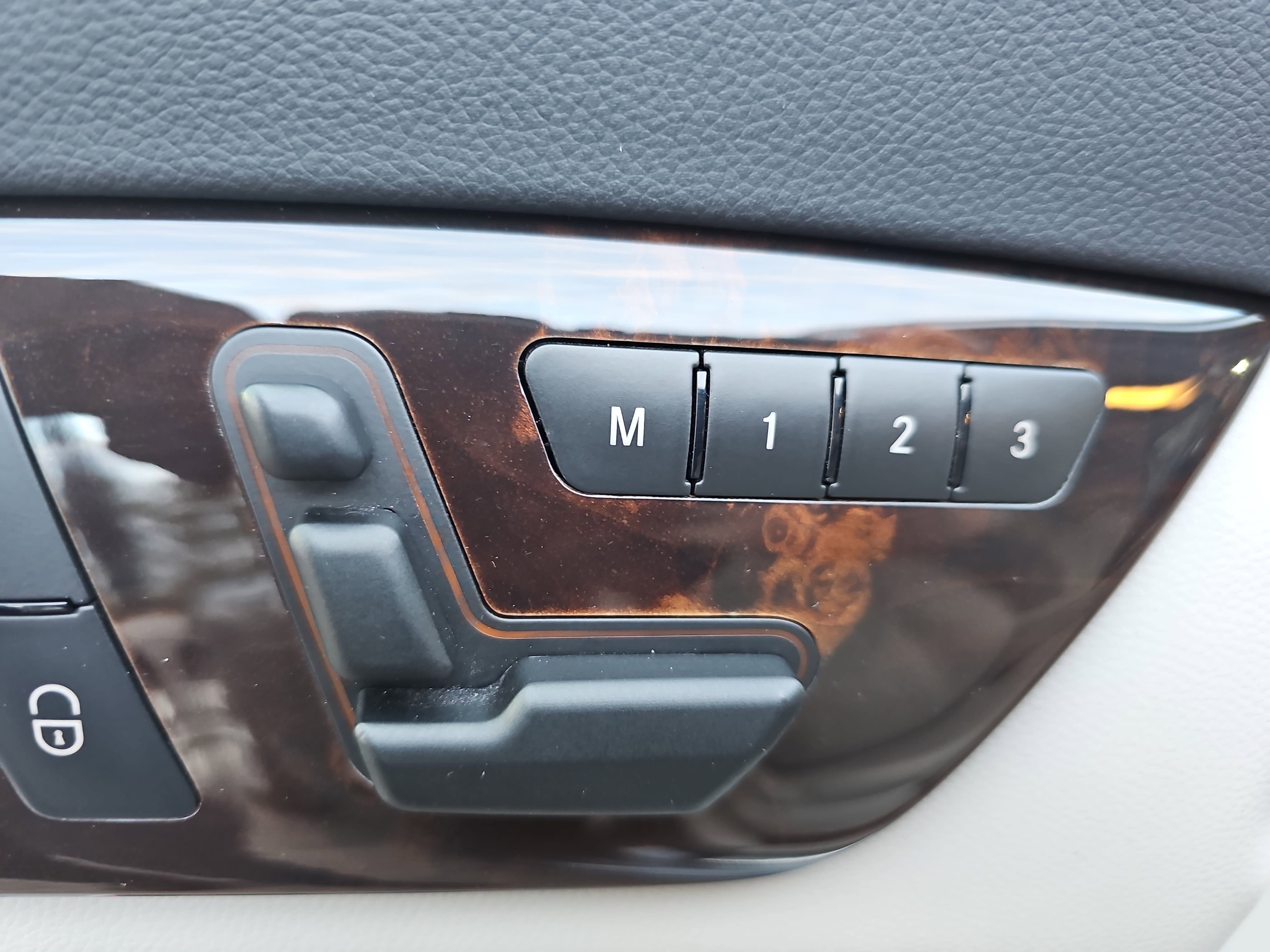 Used 2014 Mercedes-Benz CLS 550 4MATIC image 31