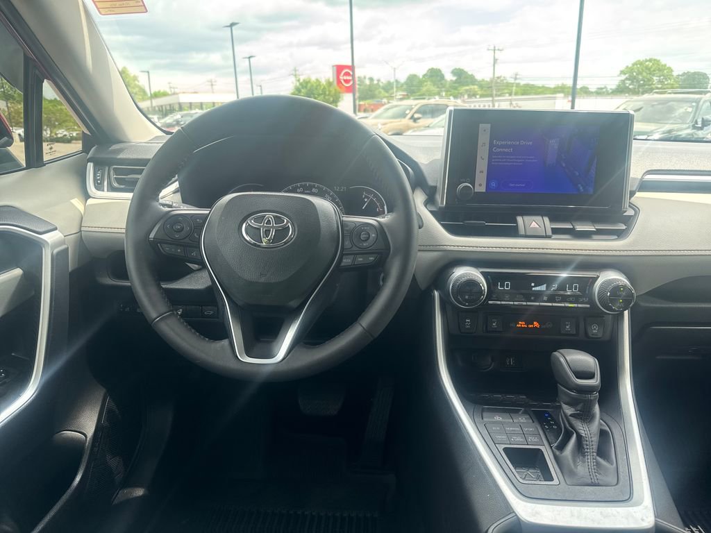Used 2025 Toyota RAV4 XLE w/ Convenience Package image 24