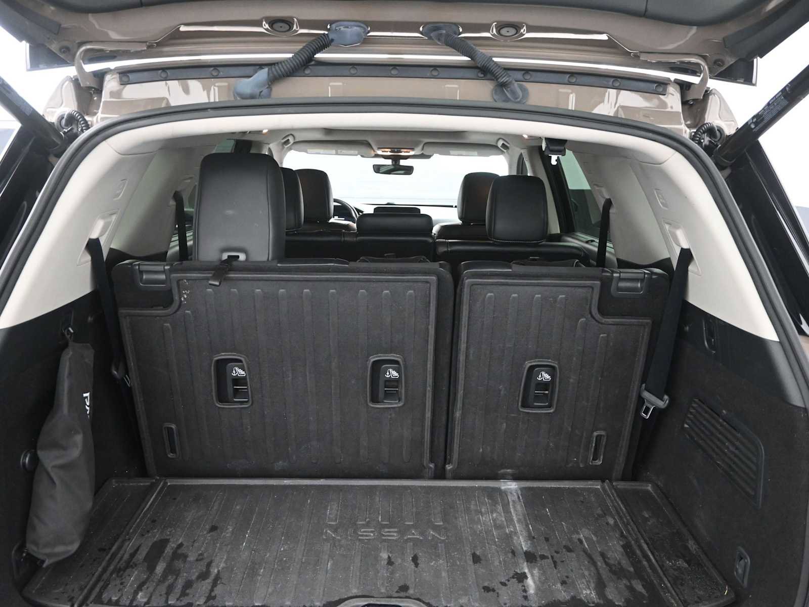 Used 2023 Nissan Pathfinder Platinum w/ Cargo Package image 29