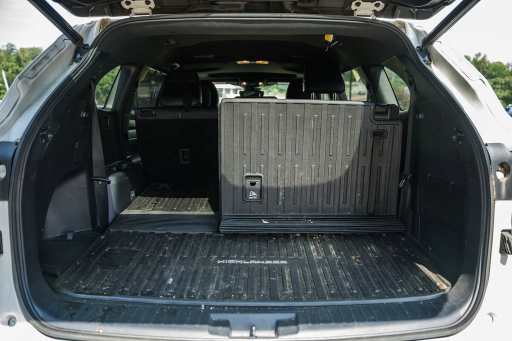Used 2021 Toyota Highlander XSE AWD/4WD image 9