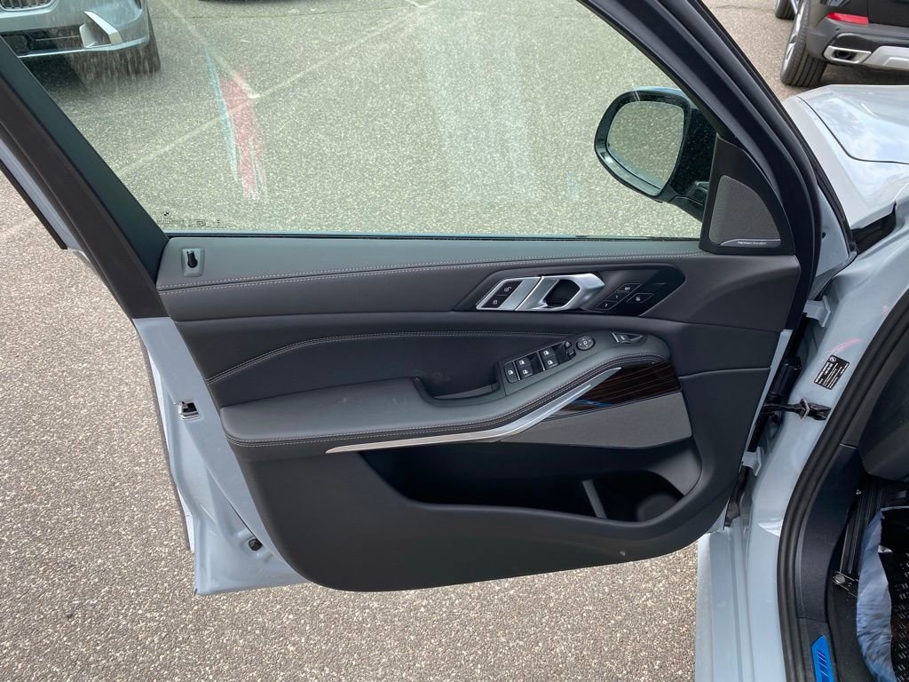 New 2026 BMW X5 xDrive40i w/ Executive Package image 12