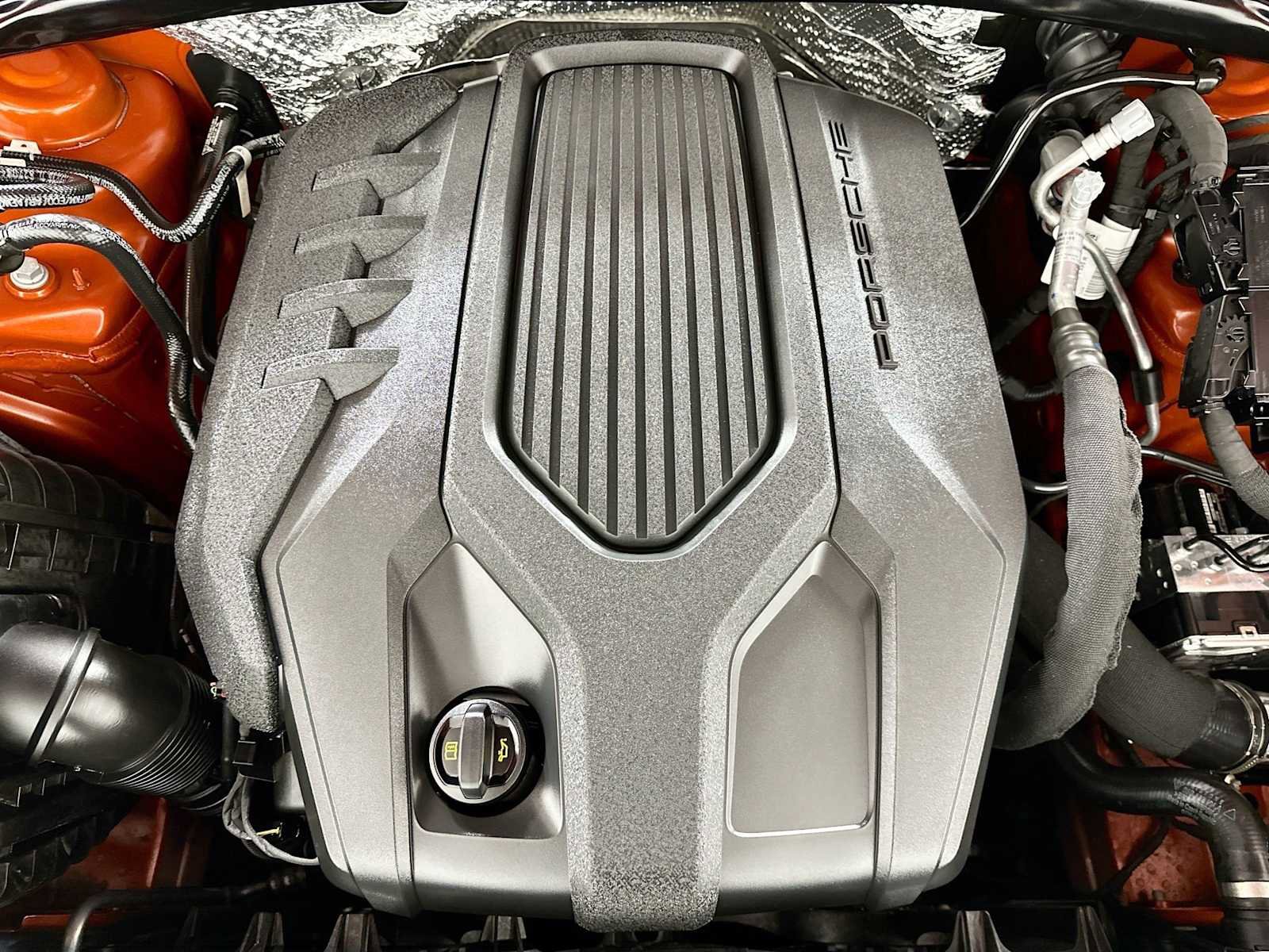 Certified 2024 Porsche Macan AWD/4WD image 30