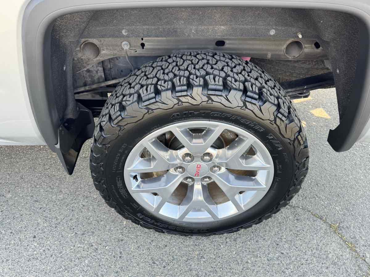 Used 2018 GMC Sierra 1500 SLT w/ SLT Premium Package image 38