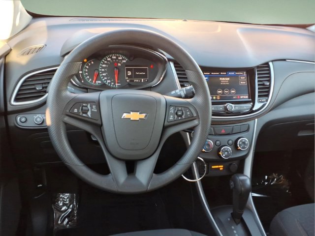Used 2022 Chevrolet Trax LS w/ Tint and Cruise Package AWD/4WD image 7