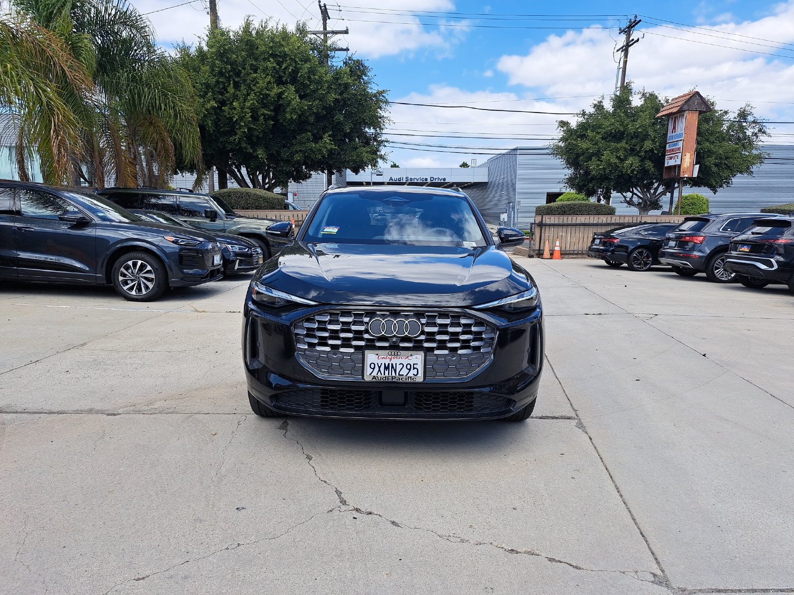 Used 2025 Audi Q5 Premium w/ Convenience Package AWD/4WD image 2