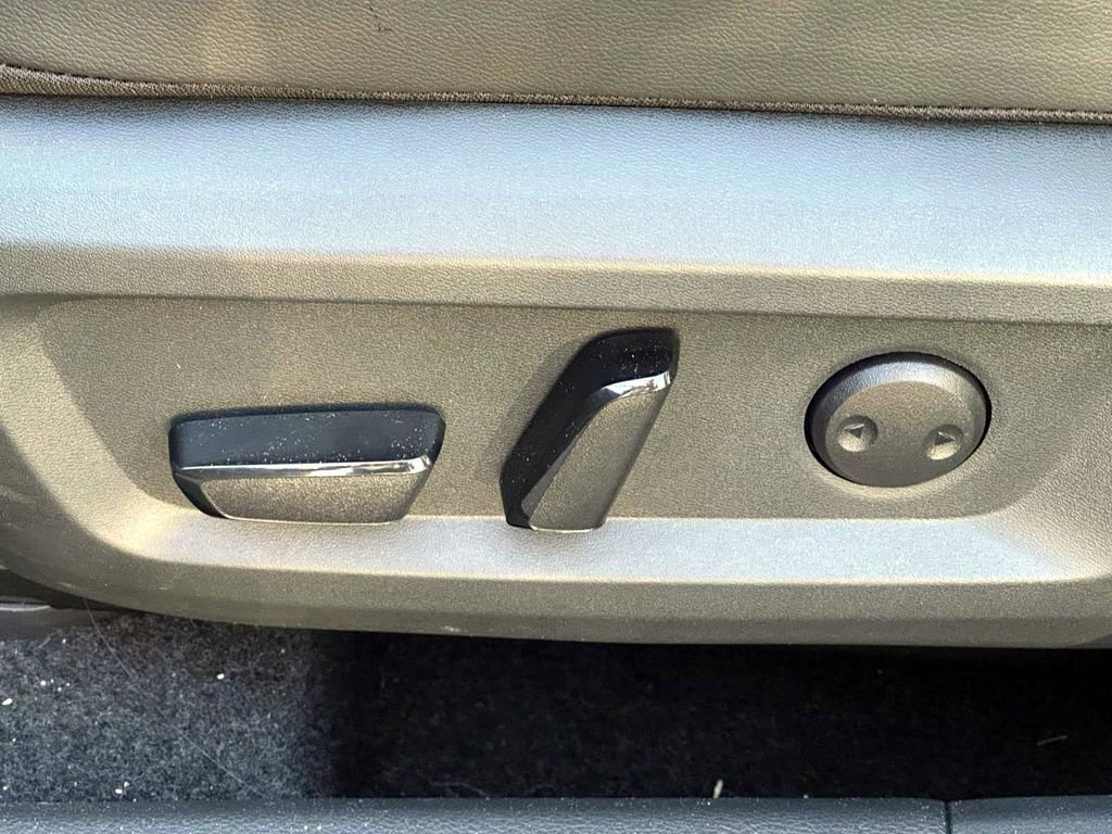 Certified 2025 Nissan Rogue SV image 18