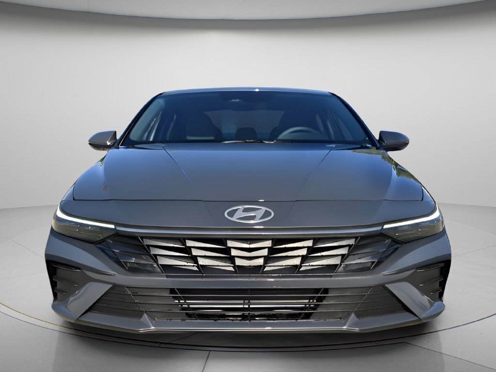 Used 2026 Hyundai Elantra SE FWD image 3