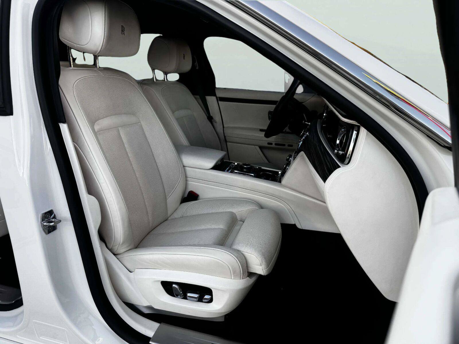 Used 2021 Rolls-Royce Ghost AWD/4WD image 48