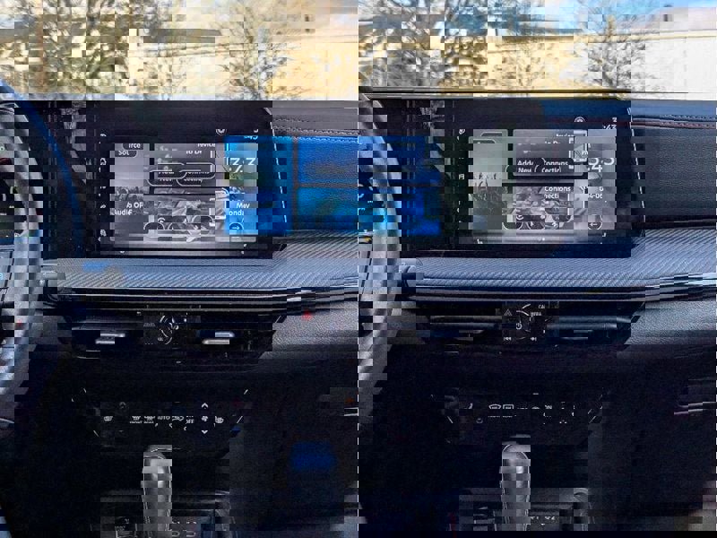 Used 2025 Nissan Kicks SR w/ SR Premium Package image 22