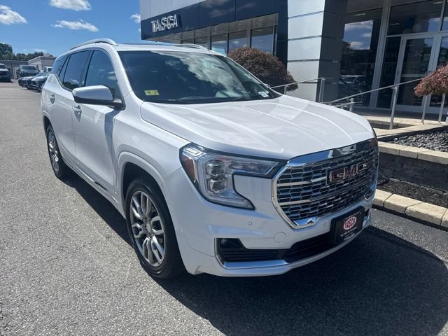 Used 2023 GMC Terrain Denali AWD/4WD image 1