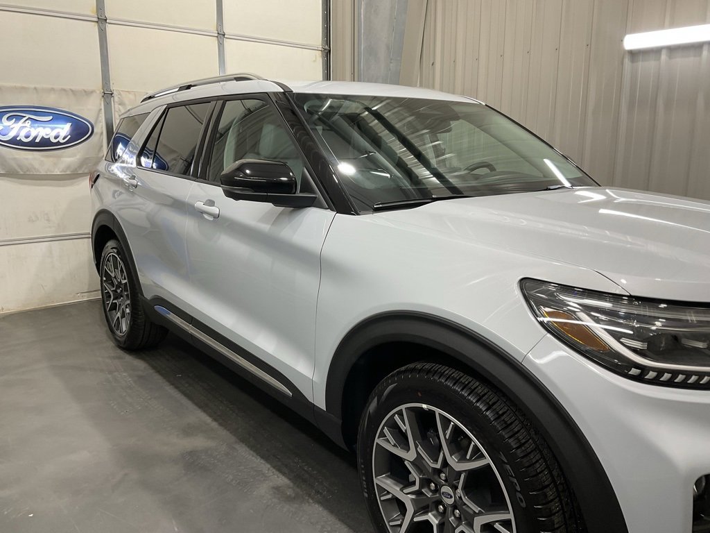 Used 2025 Ford Explorer Platinum w/ Ultimate Package image 4