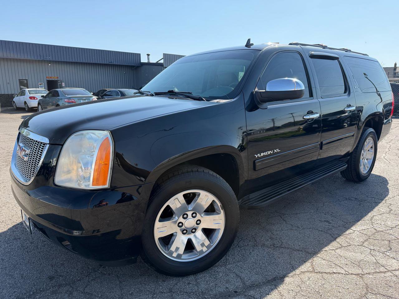 Used 2011 GMC Yukon XL SLT AWD/4WD image 2