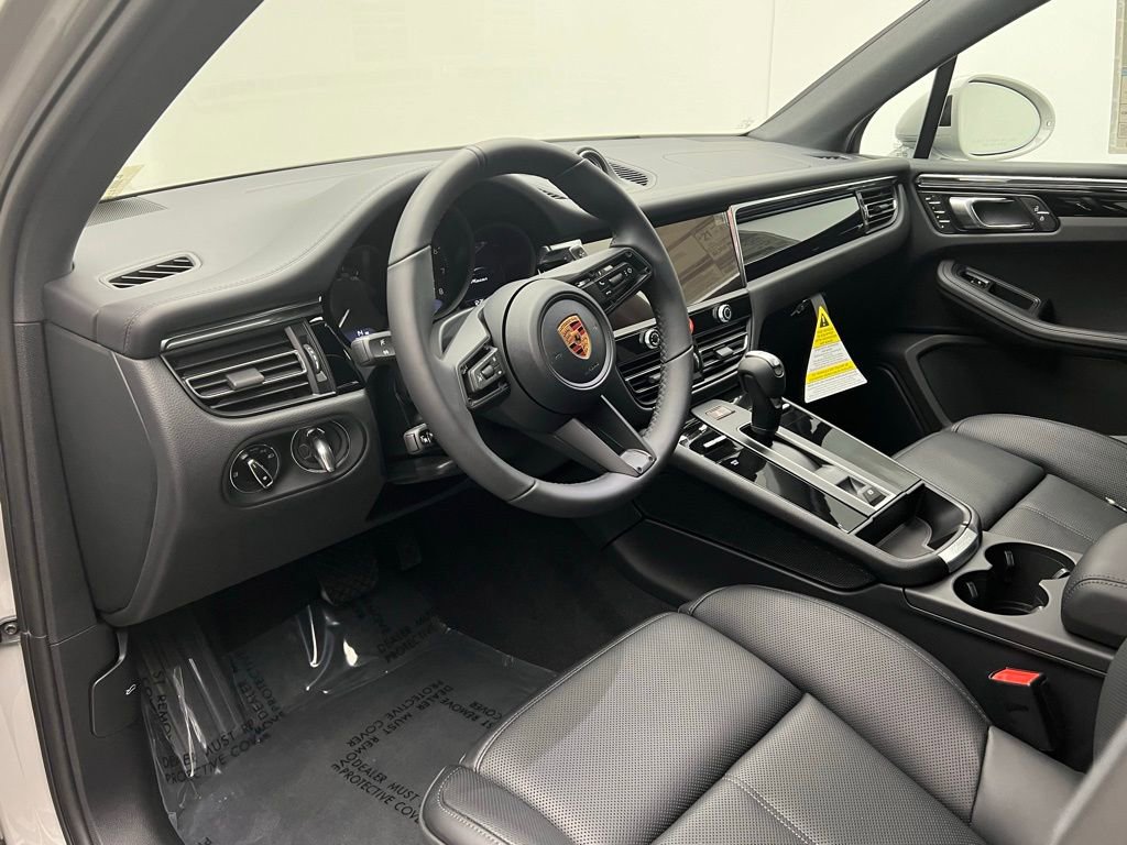 Used 2026 Porsche Macan AWD/4WD image 4