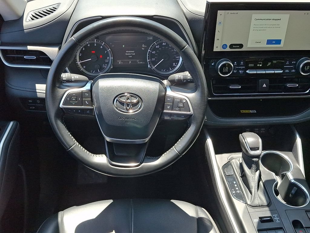 Used 2023 Toyota Highlander XLE AWD/4WD image 12