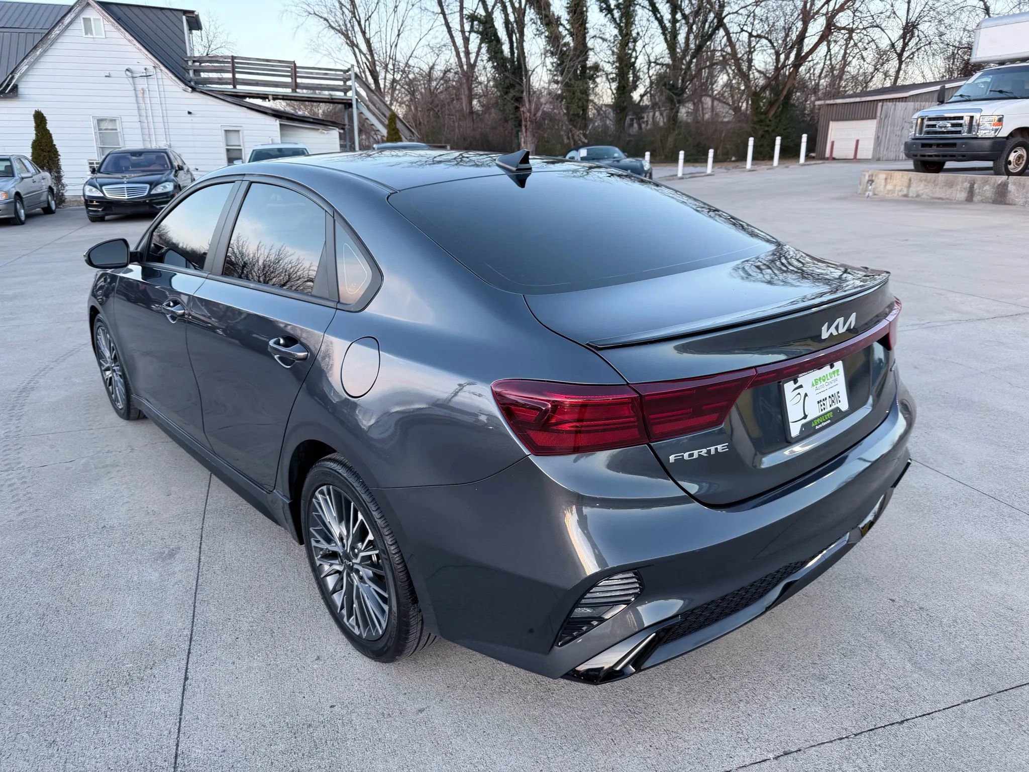 Used 2023 Kia Forte GT-Line w/ GT-Line Premium Package FWD image 4