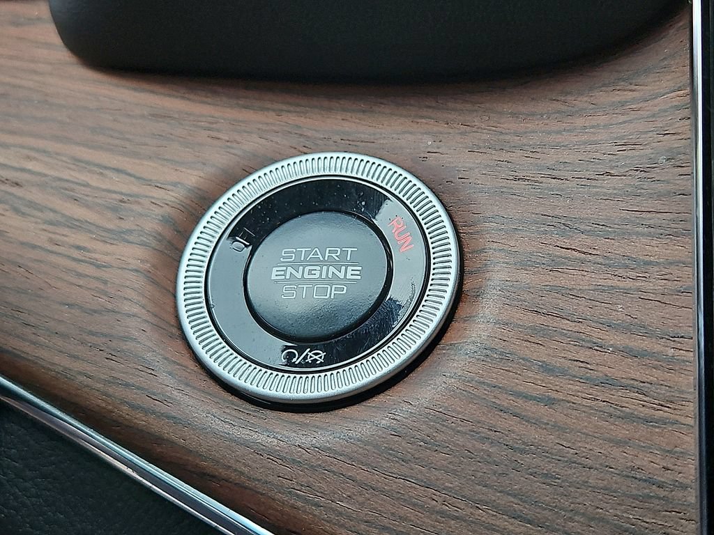 Certified 2025 Jeep Grand Cherokee Summit w/ Luxury Tech Group V AWD/4WD image 23