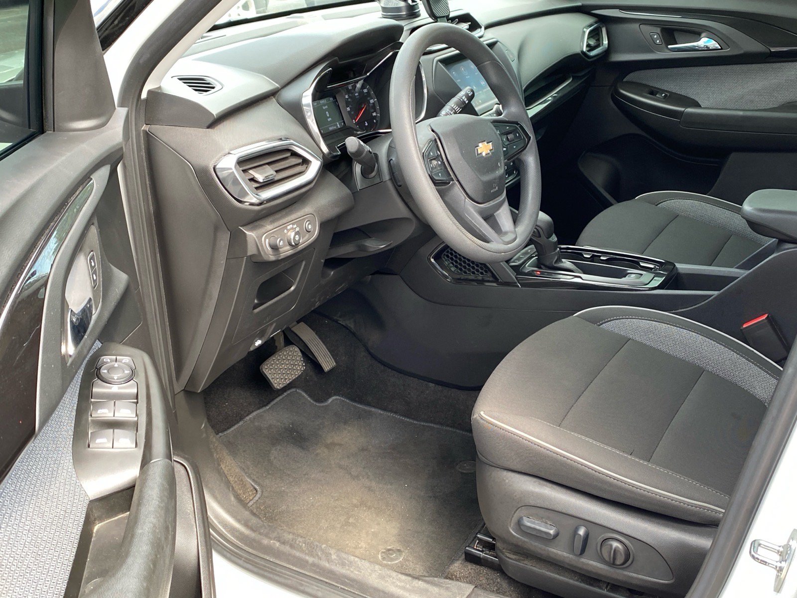 Used 2023 Chevrolet TrailBlazer LT FWD image 4