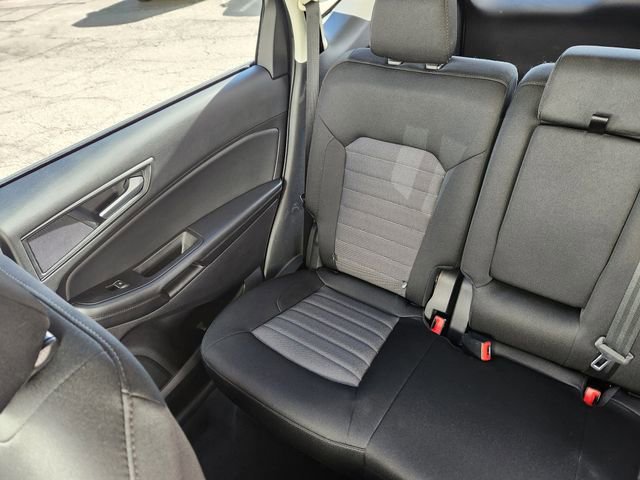 Used 2021 Ford Edge SE image 16