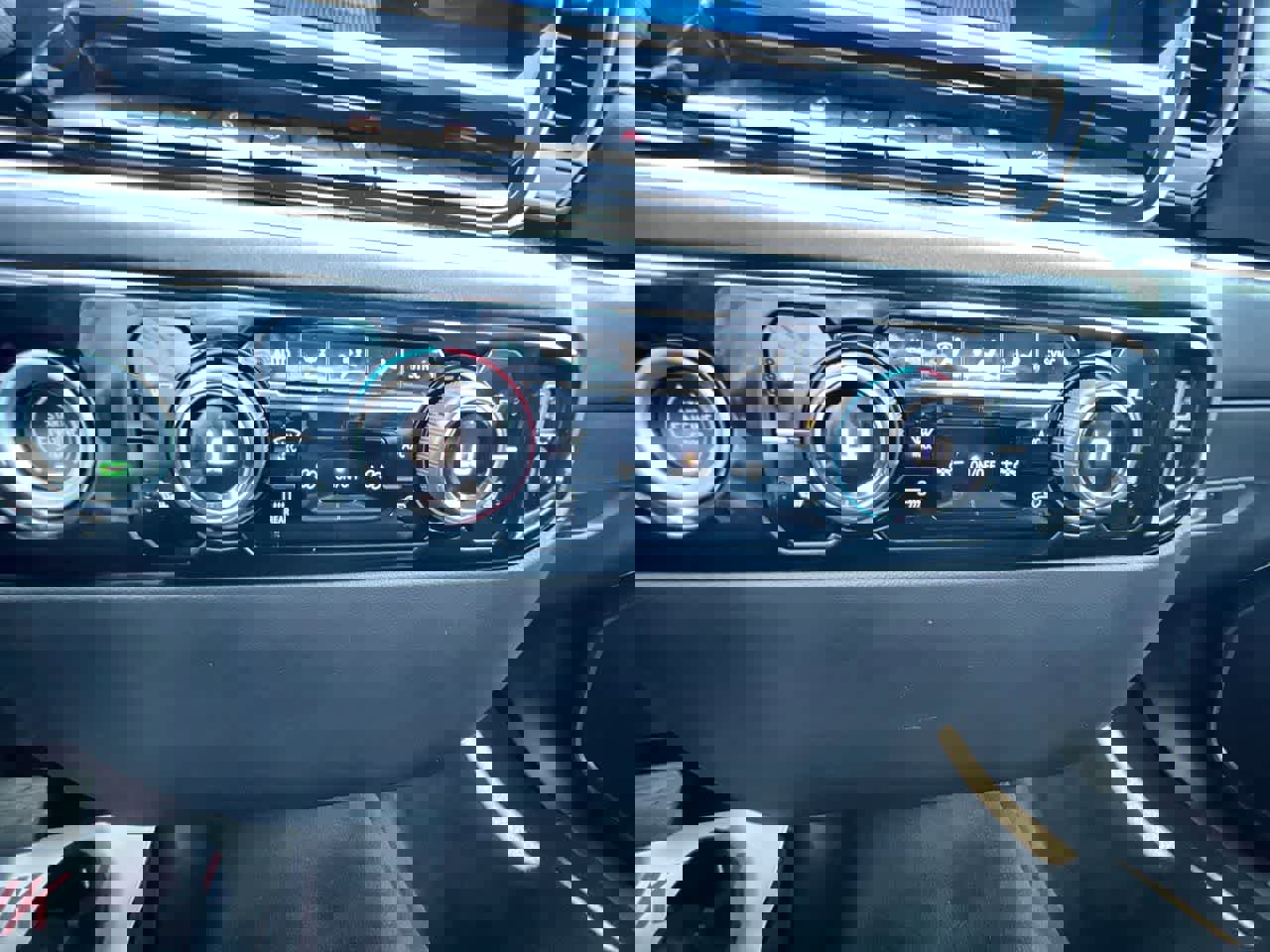 Used 2024 Chevrolet Silverado 1500 RST w/ Z71 Off-Road Package image 17