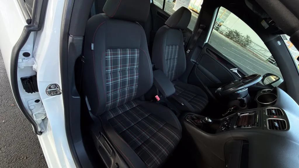 Used 2011 Volkswagen GTI 4-Door FWD image 28