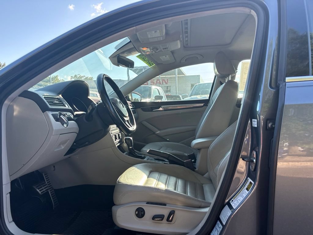 Used 2017 Volkswagen Passat 1.8T SEL Premium FWD video 2
