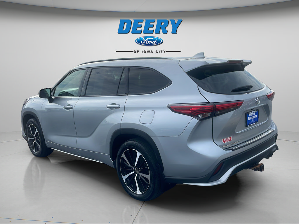 Used 2021 Toyota Highlander XSE AWD/4WD image 3