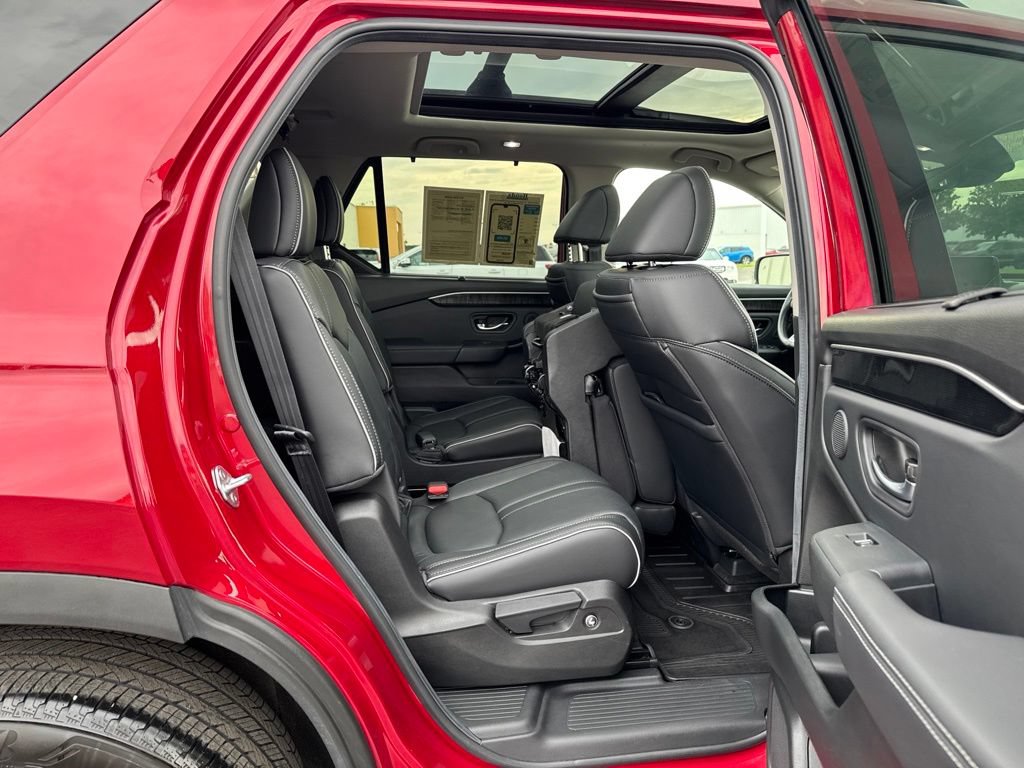 Certified 2025 Honda Pilot Elite image 40