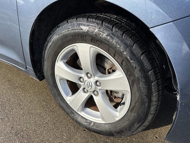 Used 2014 Toyota Sienna L image 13