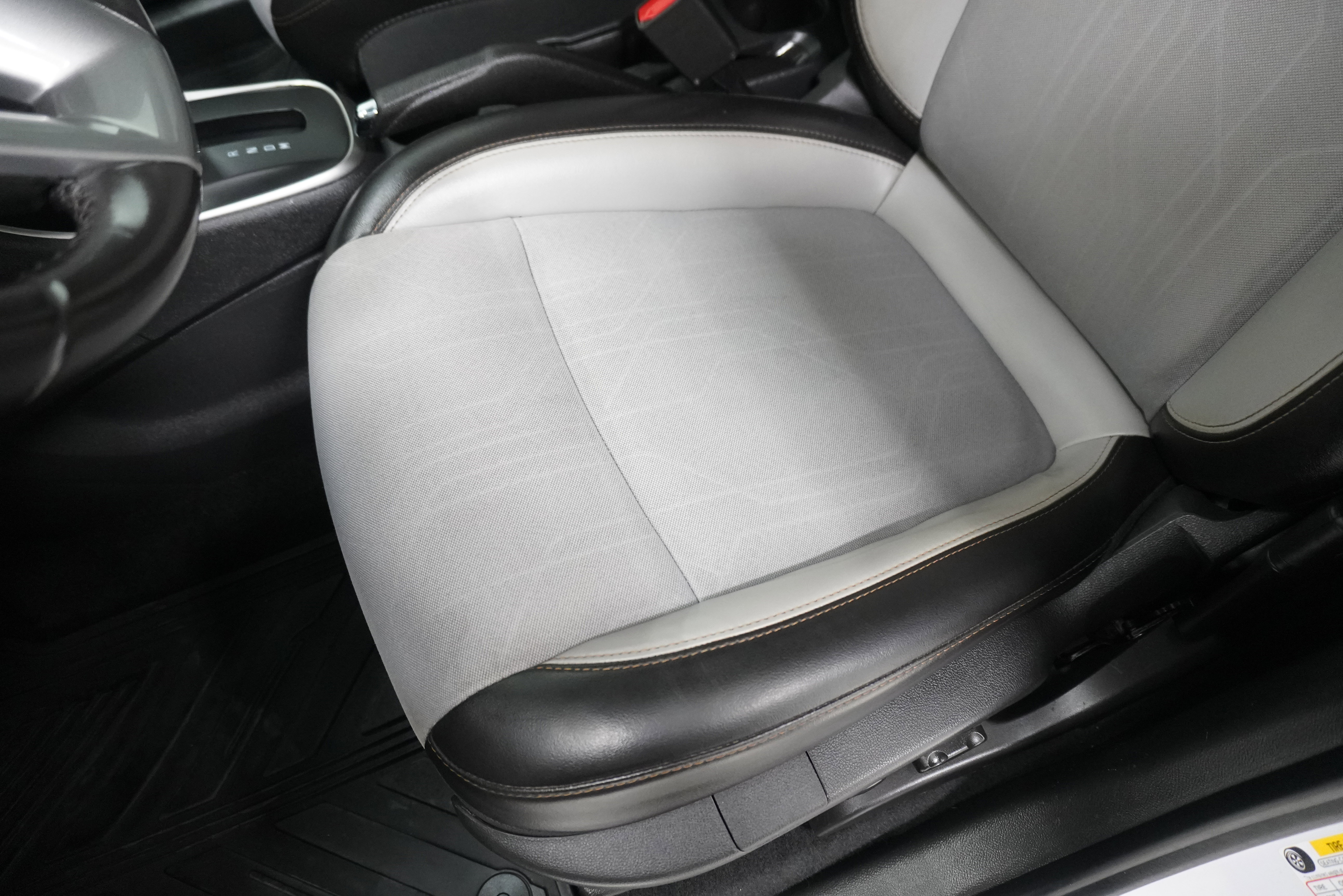 Used 2020 Chevrolet Trax LT w/ LT Convenience Package image 11