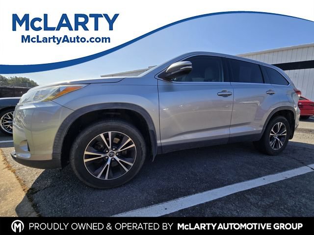 Used 2019 Toyota Highlander LE FWD image 1